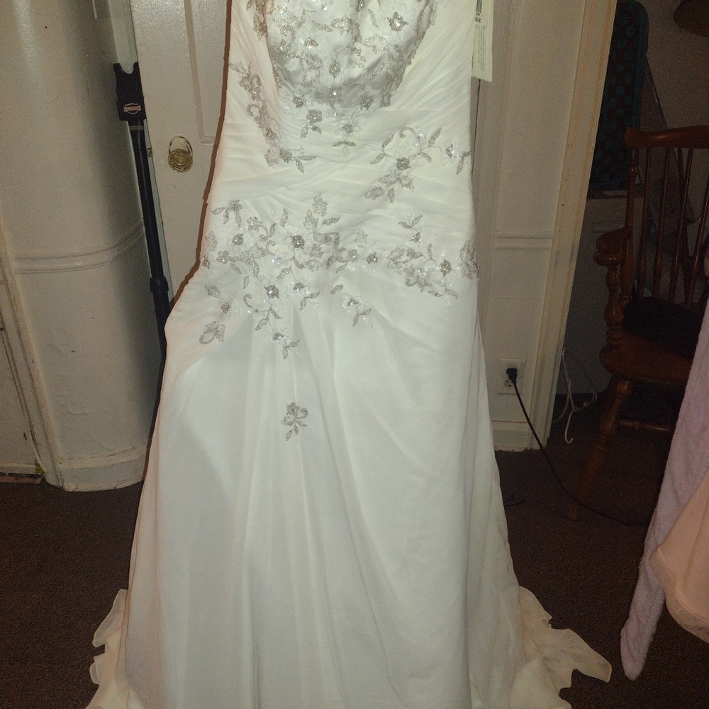 Wedding dress brand new never worn